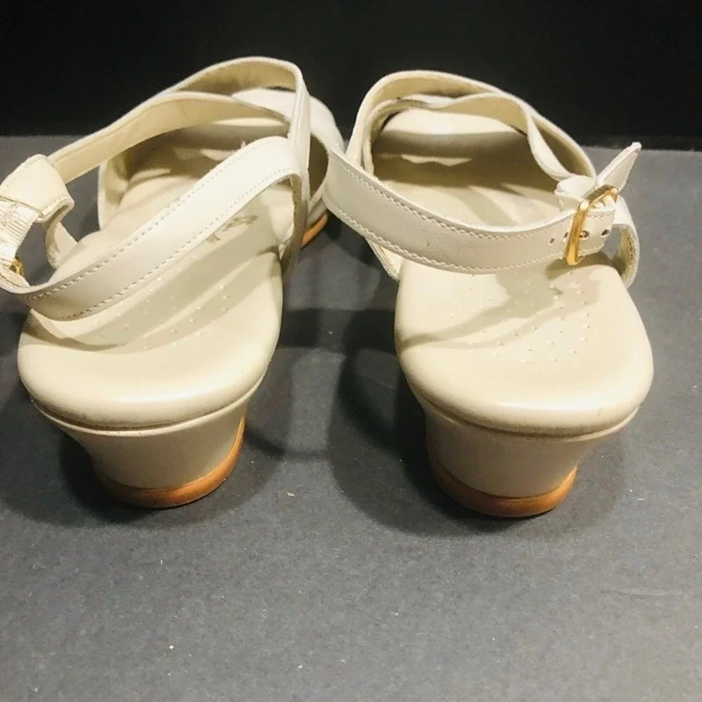 SAS‎ Beige Sandals Strappy Low Wedge Open Toe Minimalist Vaca Summer Women 9.5N